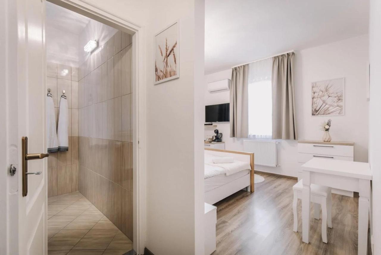 Apartmanhaz Soho Gyor Exterior photo