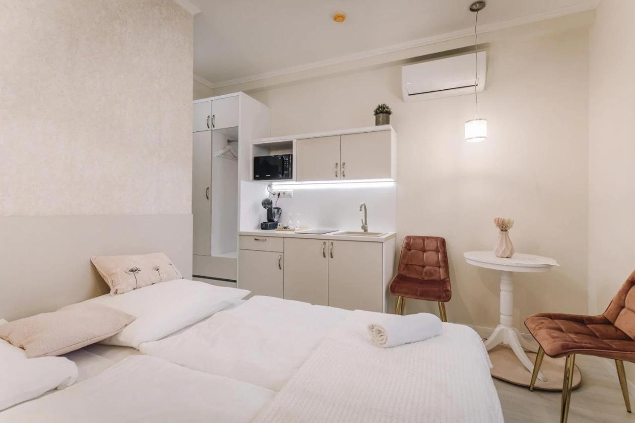 Apartmanhaz Soho Gyor Exterior photo