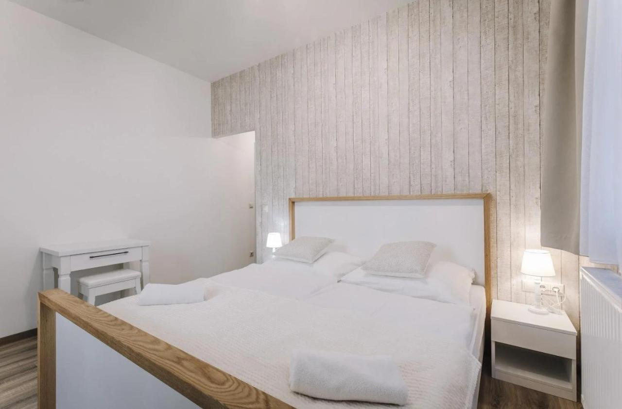 Apartmanhaz Soho Gyor Exterior photo
